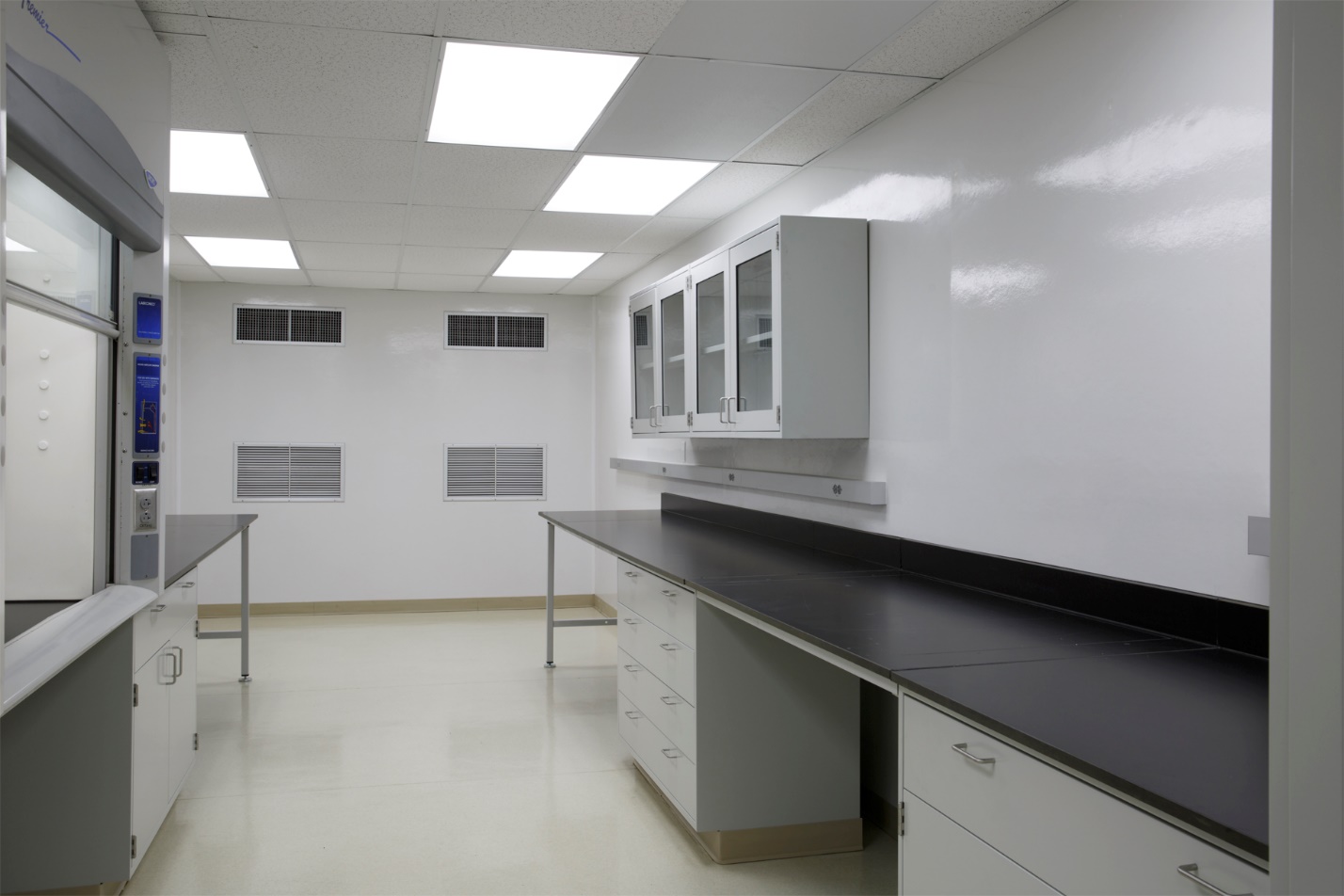 Lab Wall to Upgrade Your Laboratory Workspace