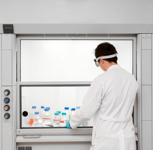 How to clean a fume hood
